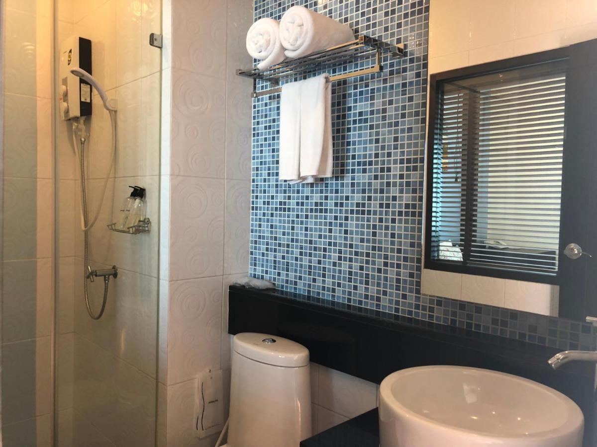 Tara Place Hotel Бангкок Экстерьер фото