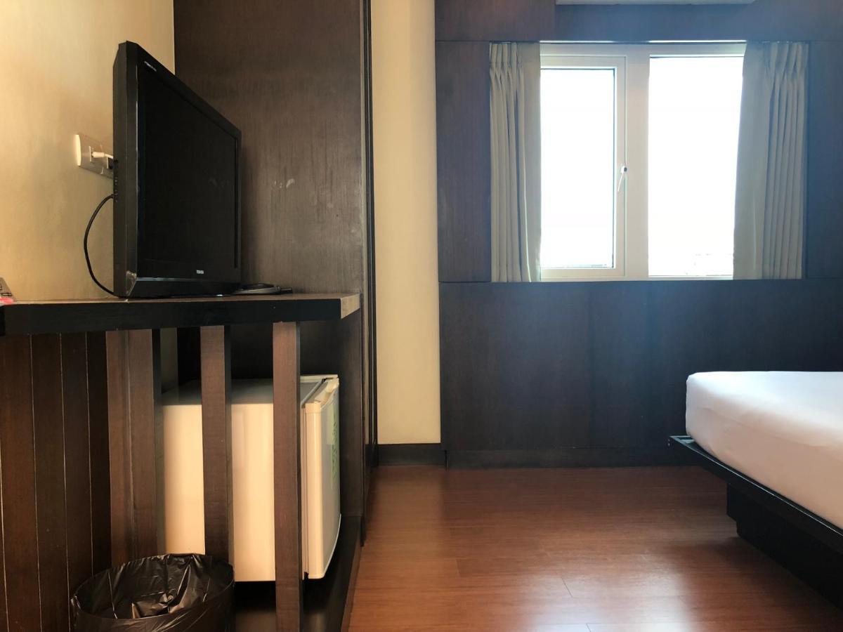 Tara Place Hotel Бангкок Экстерьер фото