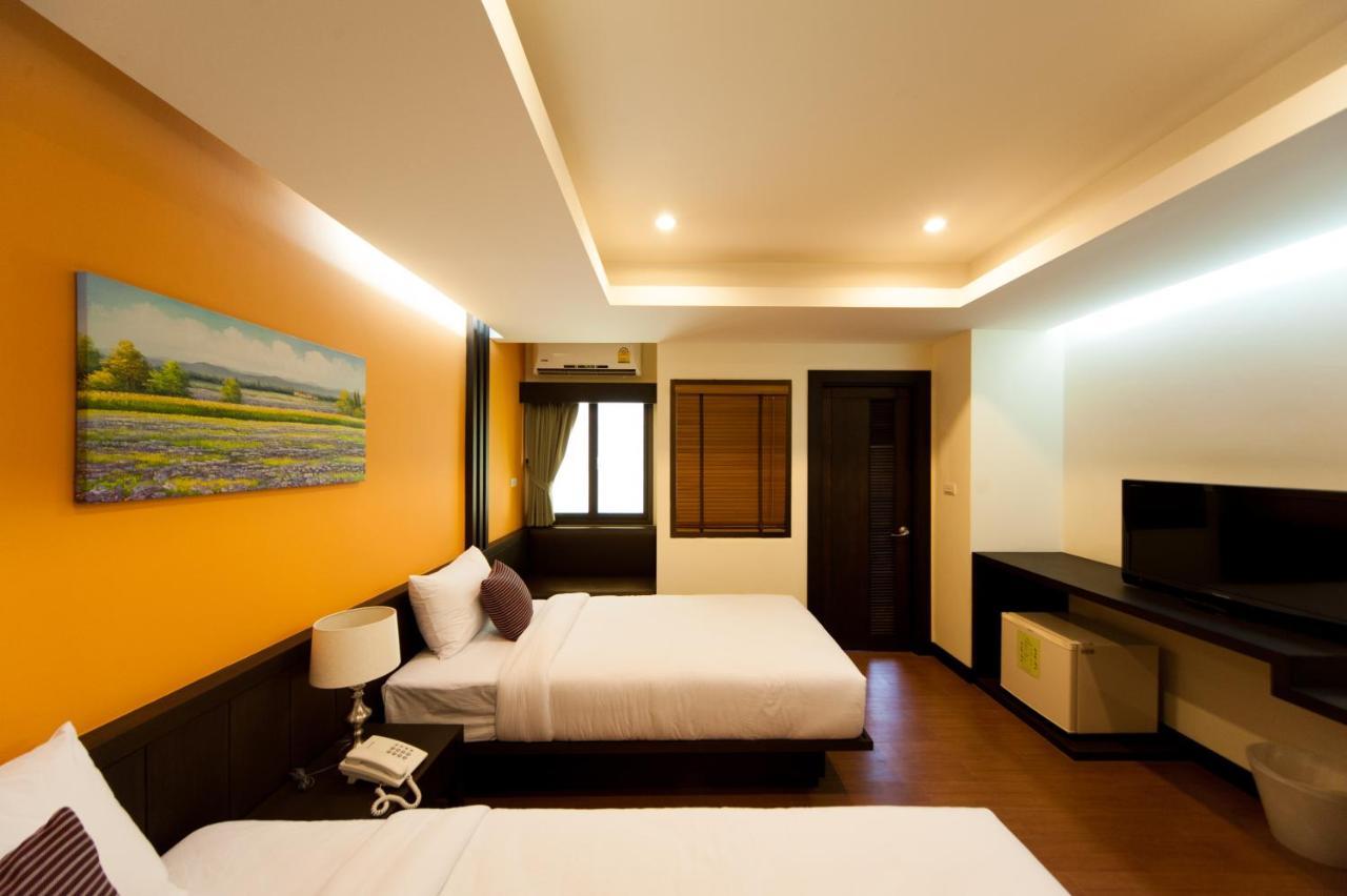 Tara Place Hotel Бангкок Экстерьер фото