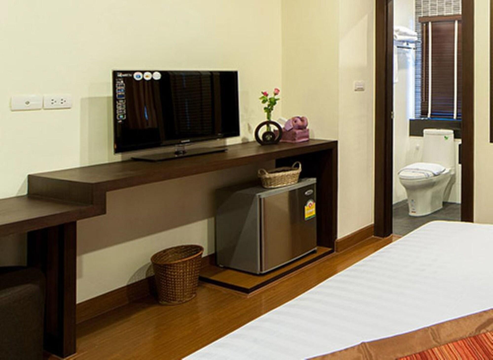 Tara Place Hotel Бангкок Экстерьер фото