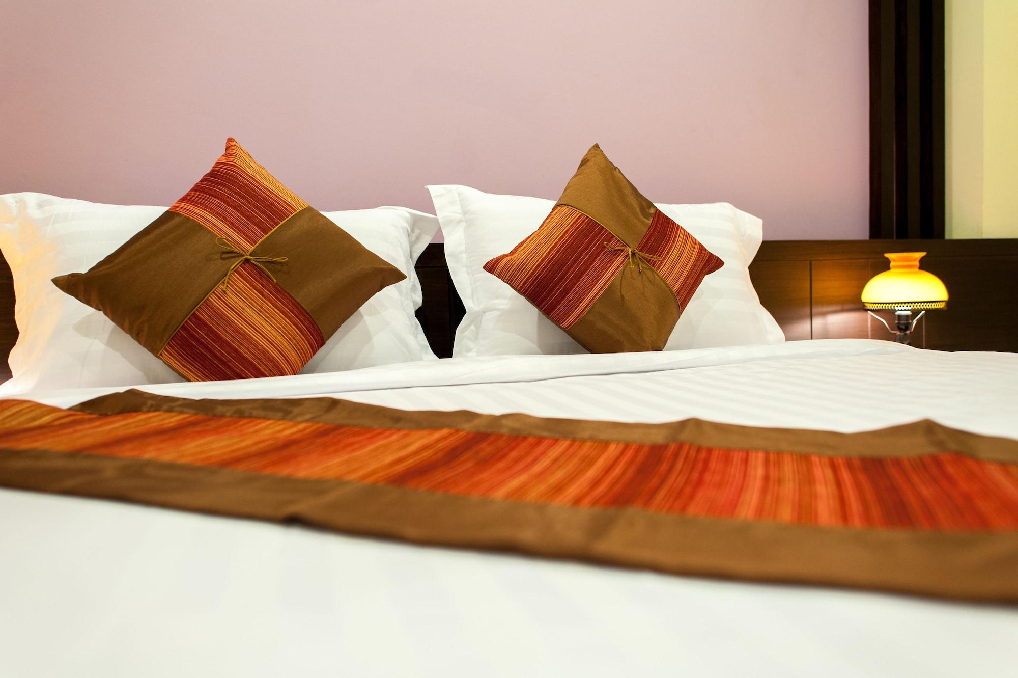 Tara Place Hotel Бангкок Экстерьер фото