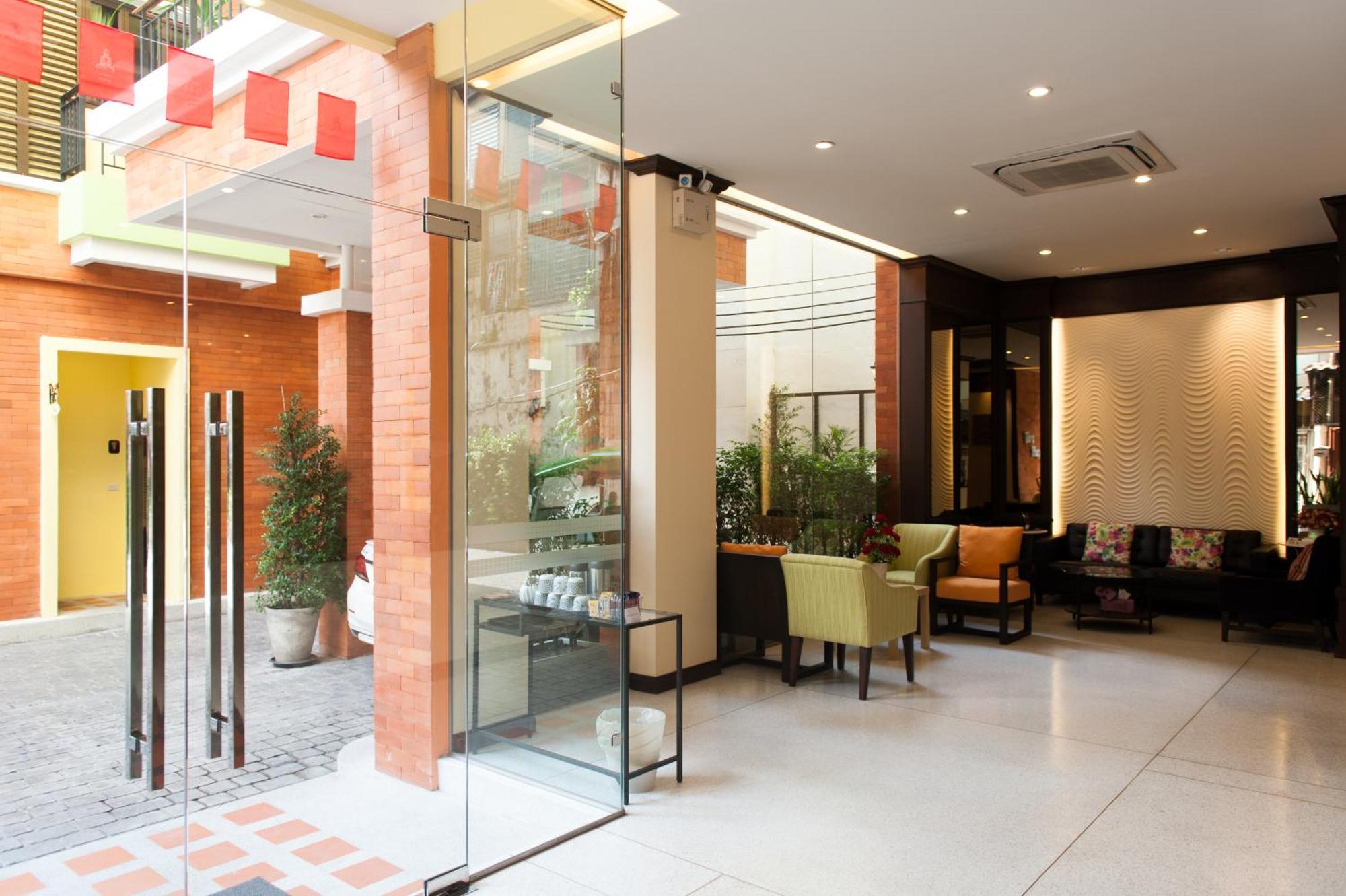 Tara Place Hotel Бангкок Экстерьер фото