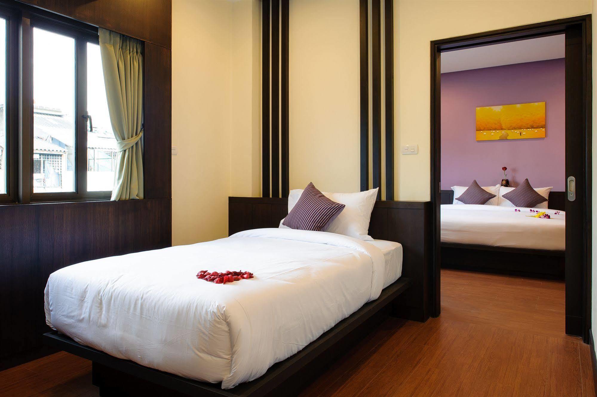 Tara Place Hotel Бангкок Экстерьер фото