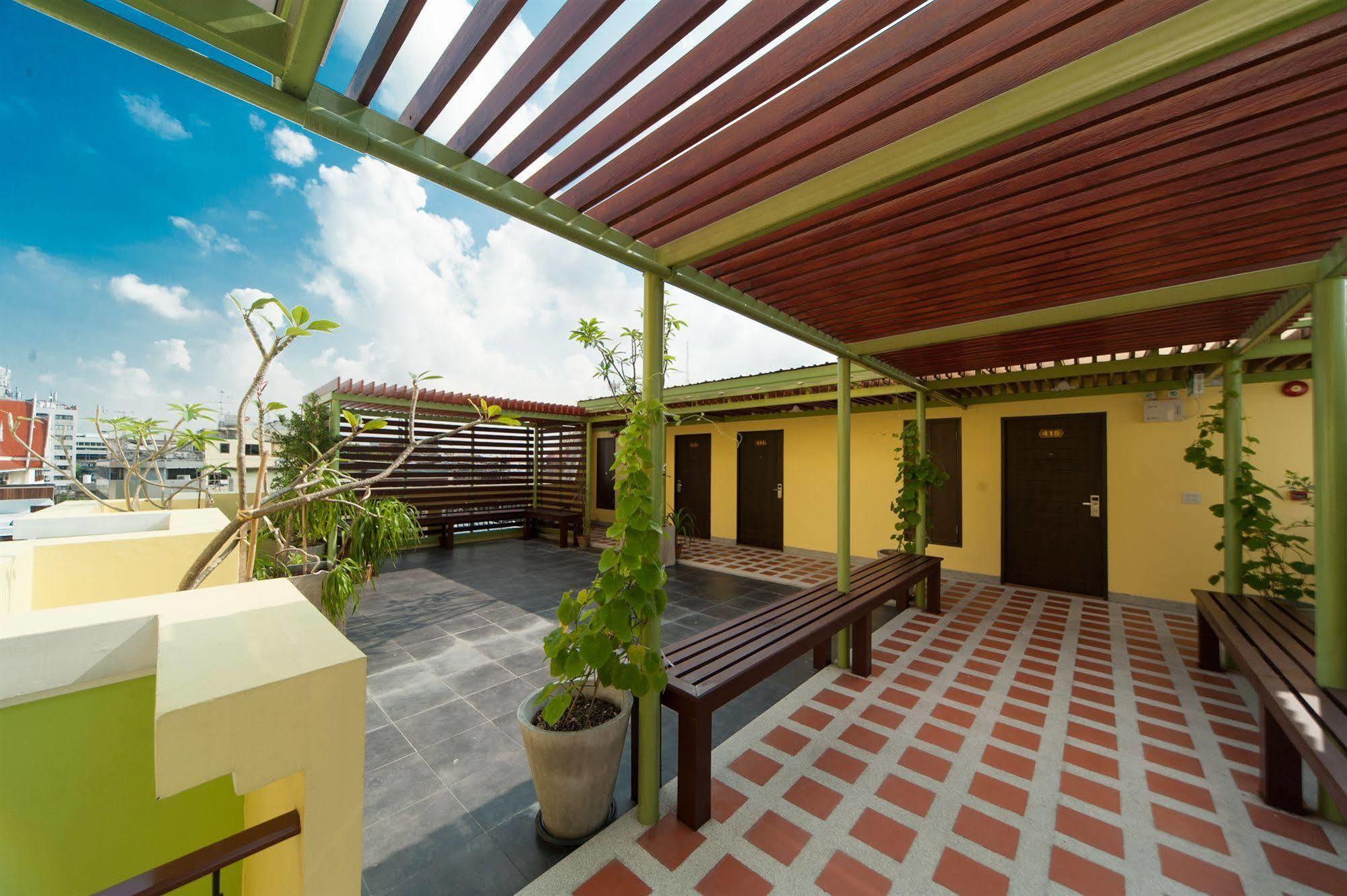 Tara Place Hotel Бангкок Экстерьер фото