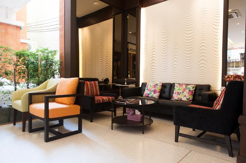 Tara Place Hotel Бангкок Экстерьер фото