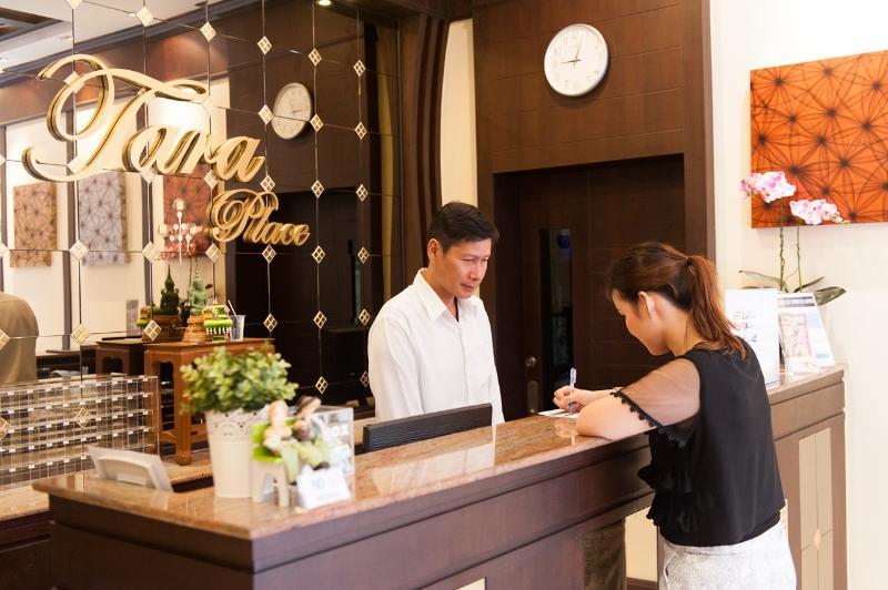 Tara Place Hotel Бангкок Экстерьер фото