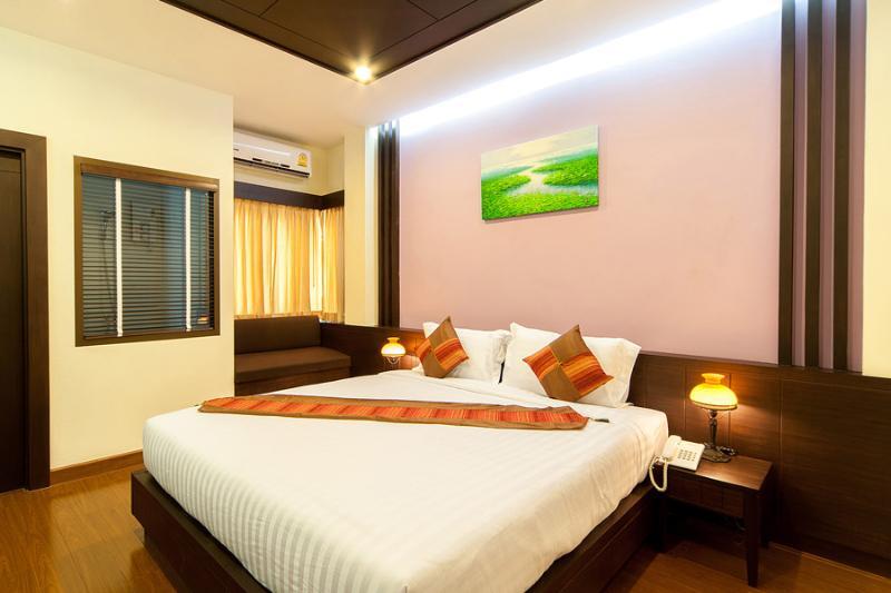 Tara Place Hotel Бангкок Экстерьер фото